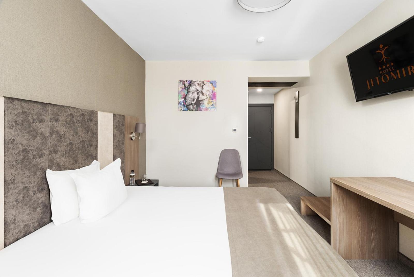 Jitomir Hotel Montana Exterior photo